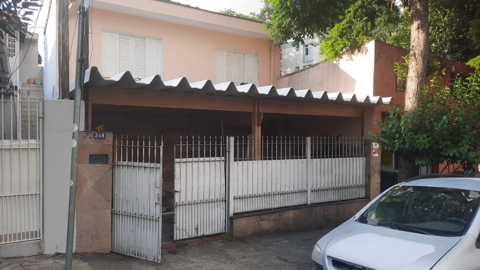 Construção telhado de madeira na Zona Oeste