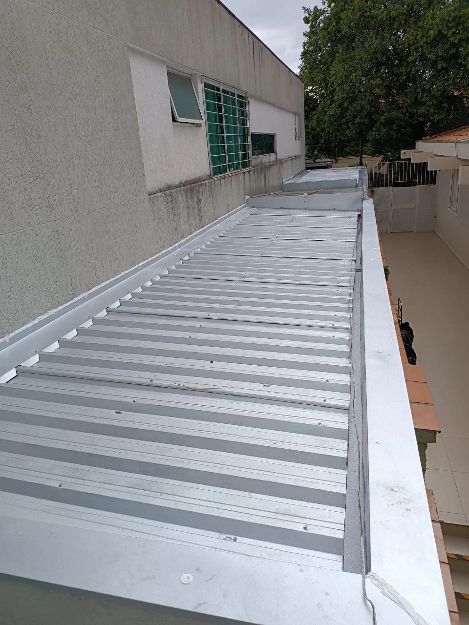 Execução de cobertura em telhado na Zona Oeste